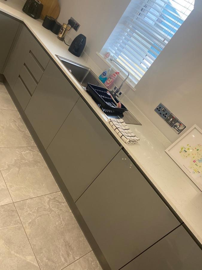 Modern 3-Bed Apartment In Magherafelt Sleeps 8 Eksteriør billede